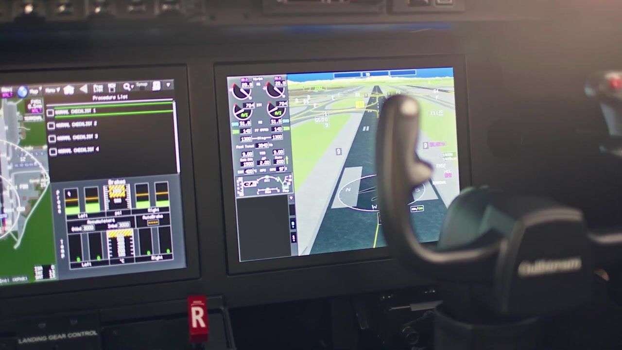 Gulfstream G300 Harmony Flight Deck touchscreen displays